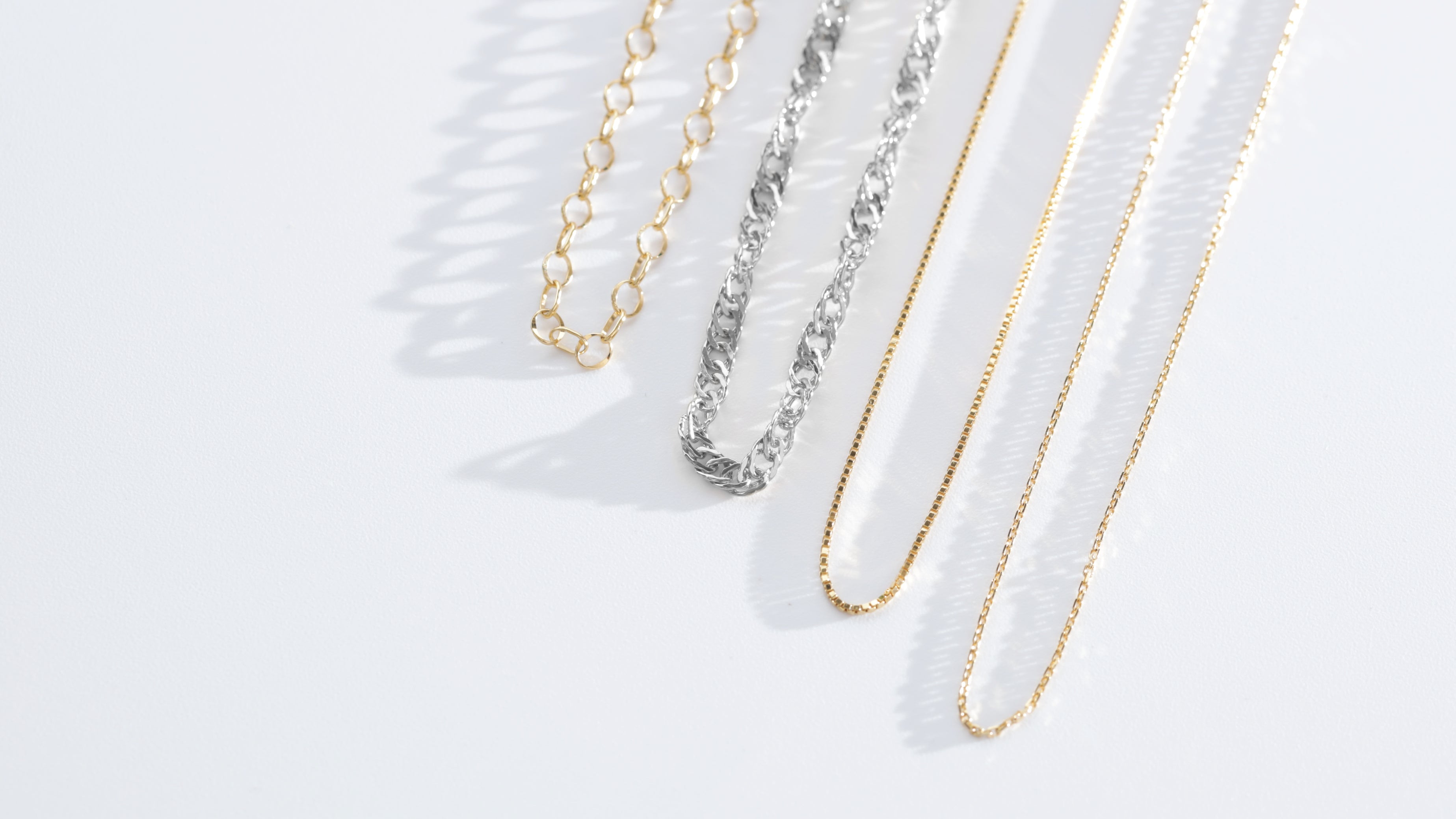 ゴールド or シルバー、似合う色はどっち?~魅力を引き出すジュエリー選び〜