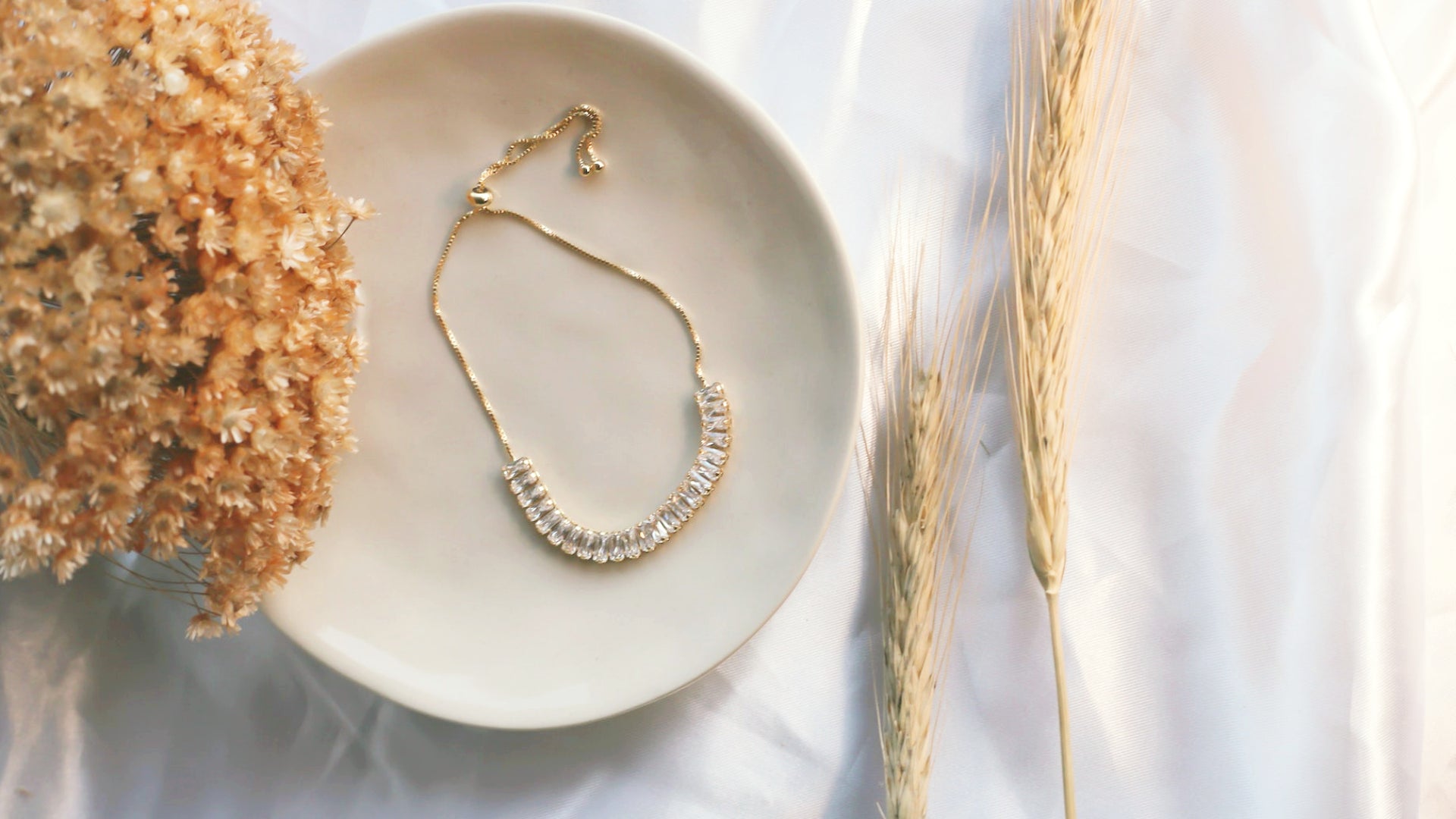 今すぐできる!ブレスレットの簡単&スムーズな着け方