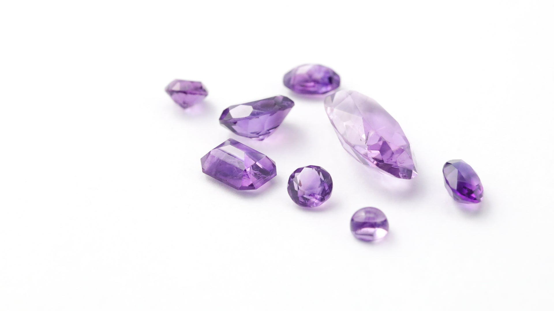 紫色の宝石にはどんなものがあるの？～知っておきたい種類と特徴～