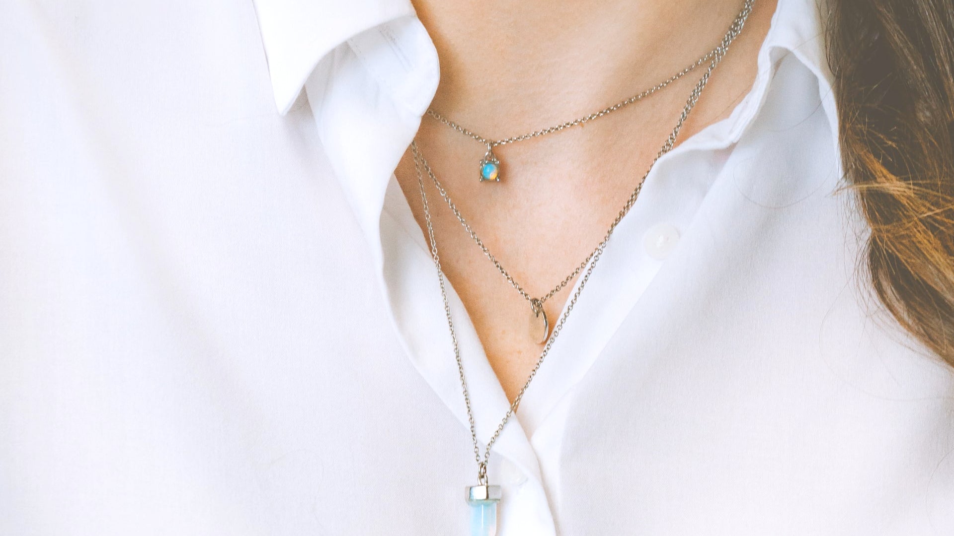 【顔の形別】似合うネックレスの長さガイド～知っておきたいコーデ術も～