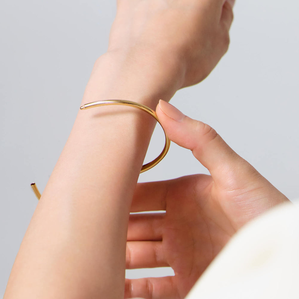 SoëL jewelry｜SoëL Bracelet｜ブレスレットの操作を、片手で簡単に